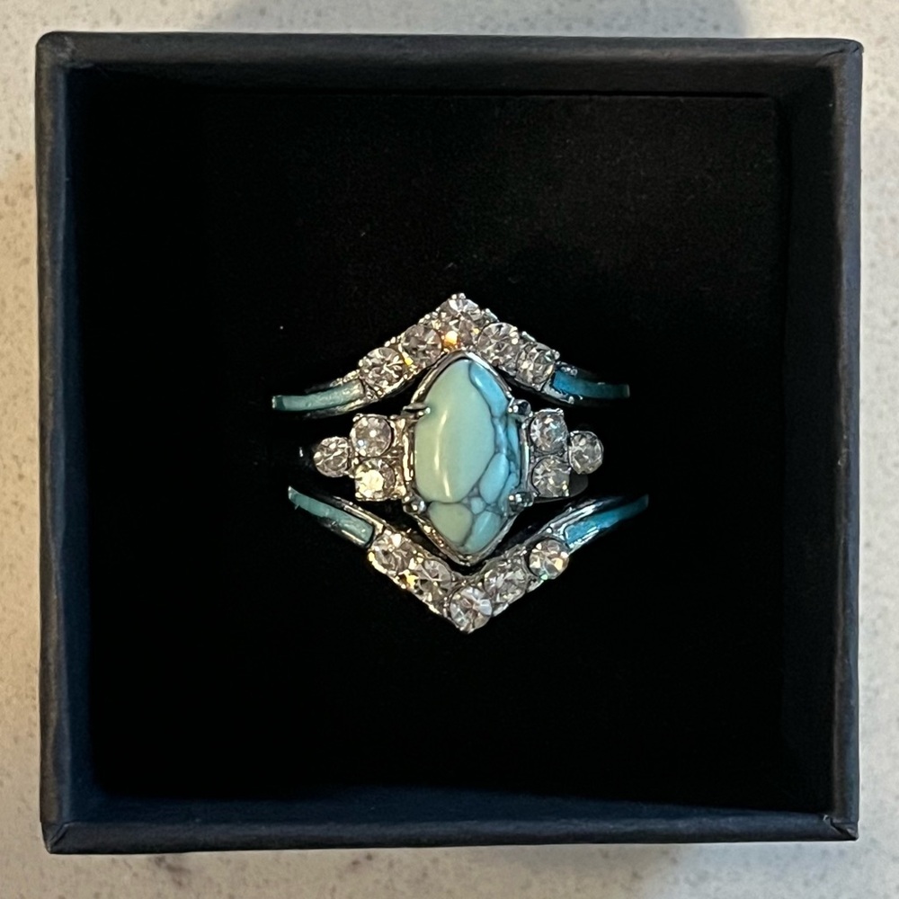 🌻 Beautiful Elegant Silver and Turquoise Ring Stacked Size 11 NEW